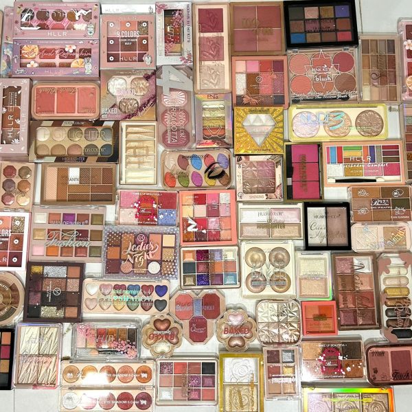 ANY 1 EYESHADOW ( AT ₹89 )